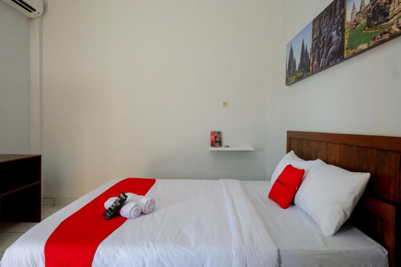 Reddoorz Near Padang Golf Adisucipto Hotel Potrojayan Exterior photo